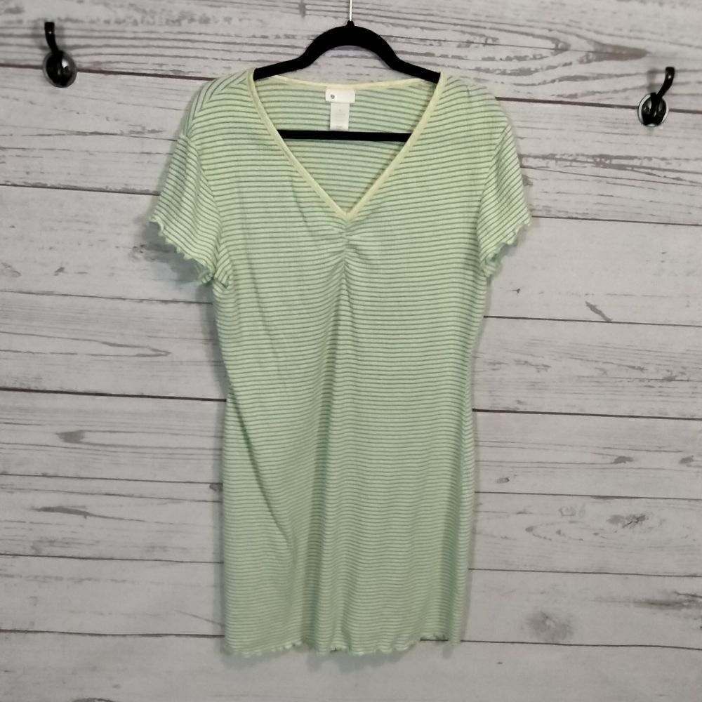 "No brand" woman's night gown